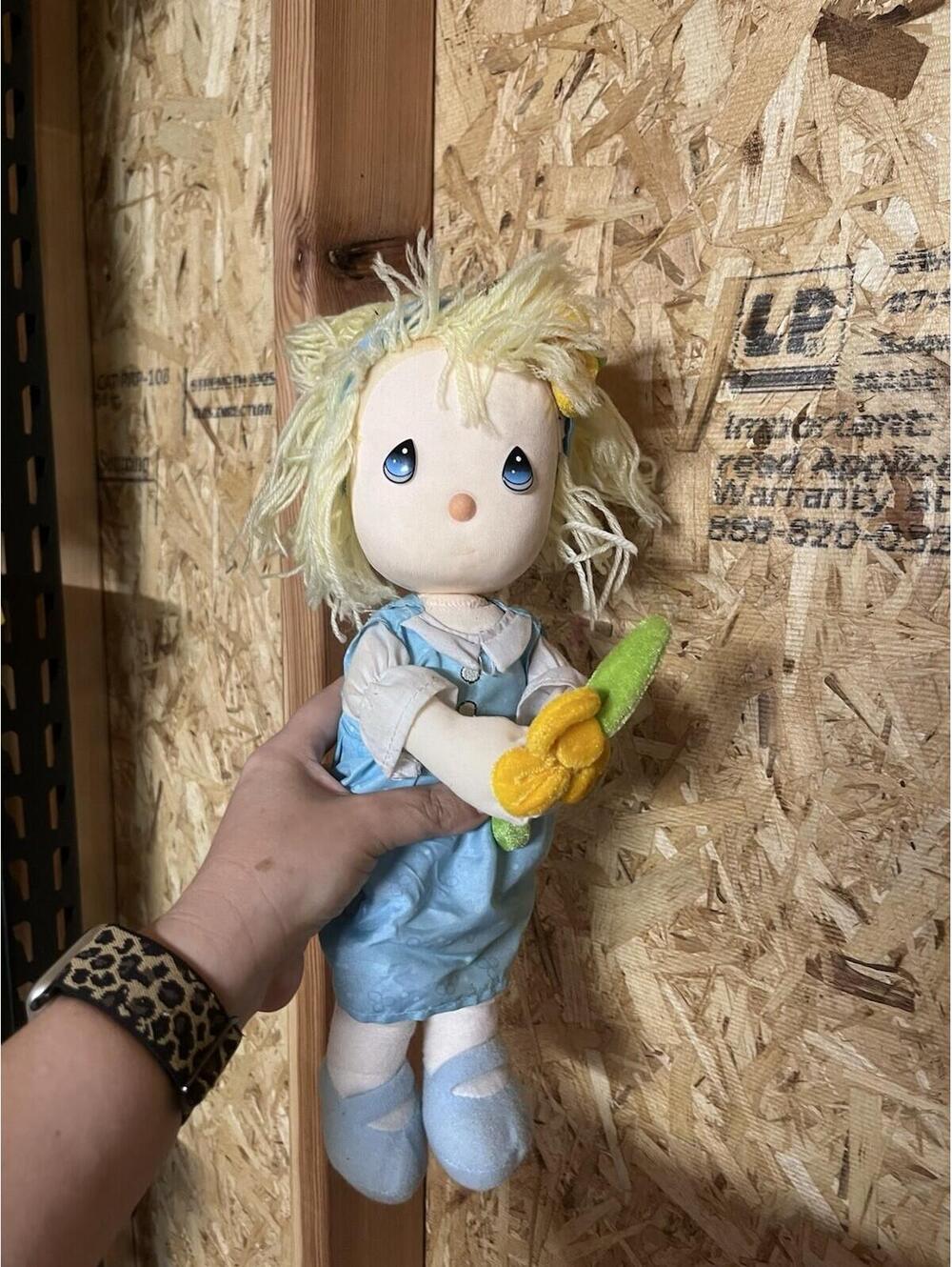 PRECIOUS MOMENTS Doll 14" 2010 Blonde Hair Blue Eyes Foam Head Spring Flower 6